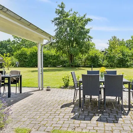 Hanne - 300m From The Sea By Interhome
